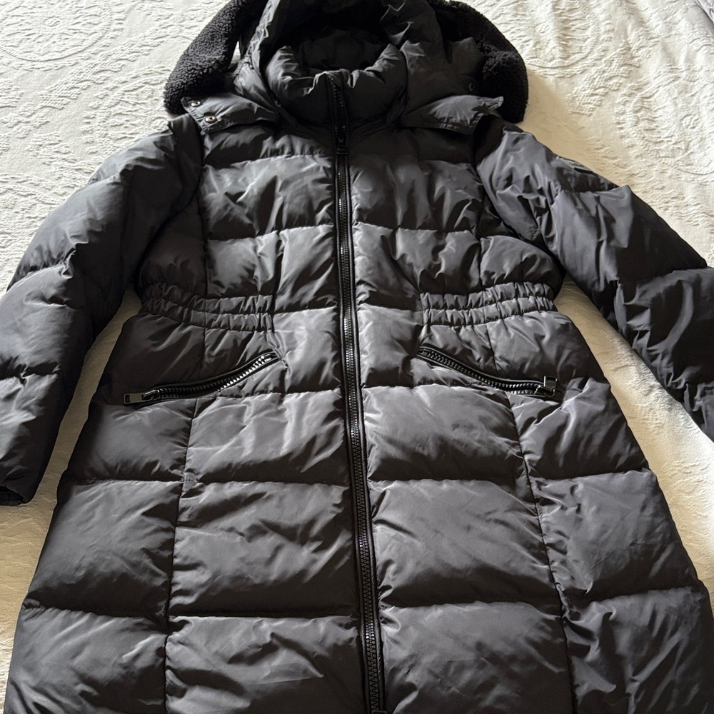 EUC Women's Black Puffer Down Coat trimmed removable hood Waist Defined by Coach